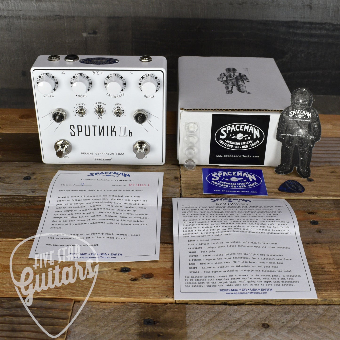 Spaceman White Light Edition Sputnik IIb