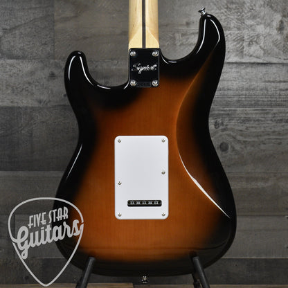 Squier Sonic Stratocaster Maple Fingerboard White Pickguard - 2-Color Sunburst