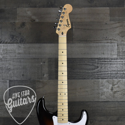 Squier Sonic Stratocaster Maple Fingerboard White Pickguard - 2-Color Sunburst