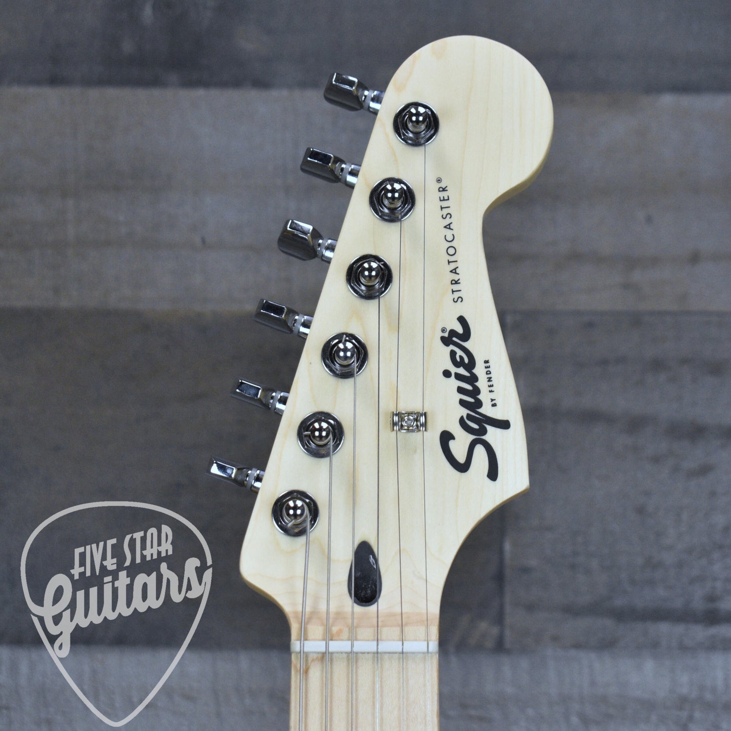 Squier Sonic Stratocaster Maple Fingerboard White Pickguard - 2-Color Sunburst