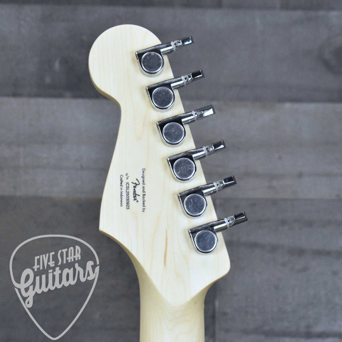 Squier Sonic Stratocaster Maple Fingerboard White Pickguard - 2-Color Sunburst