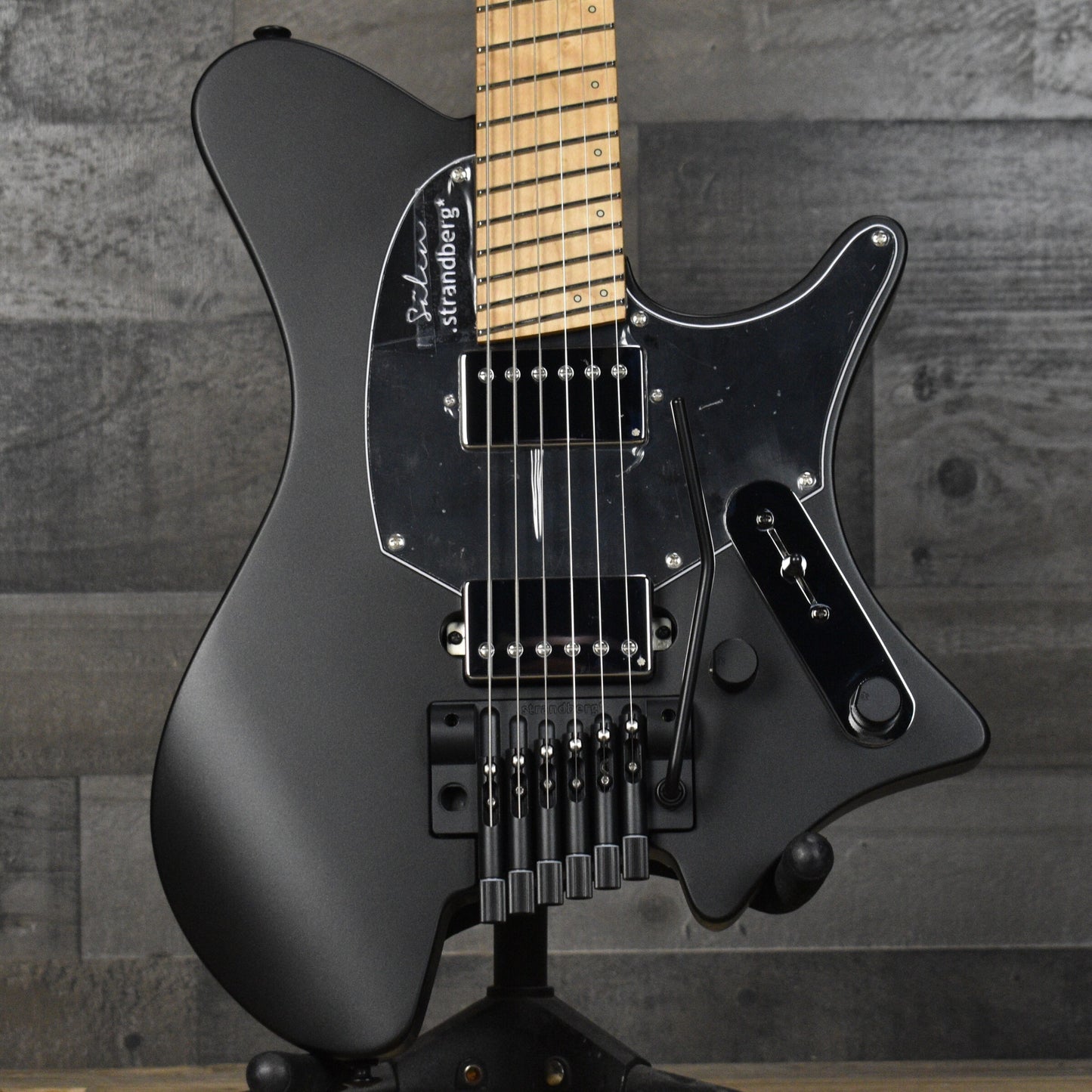 Strandberg Salen Classic NX 6 Tremolo -  Black with Gig Bag
