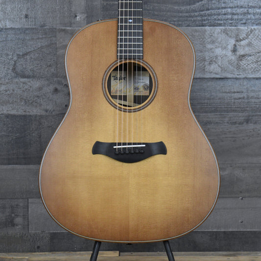 Taylor 2022 Builder's Edition 717e - Wild Honey Burst with Hard Shell Case