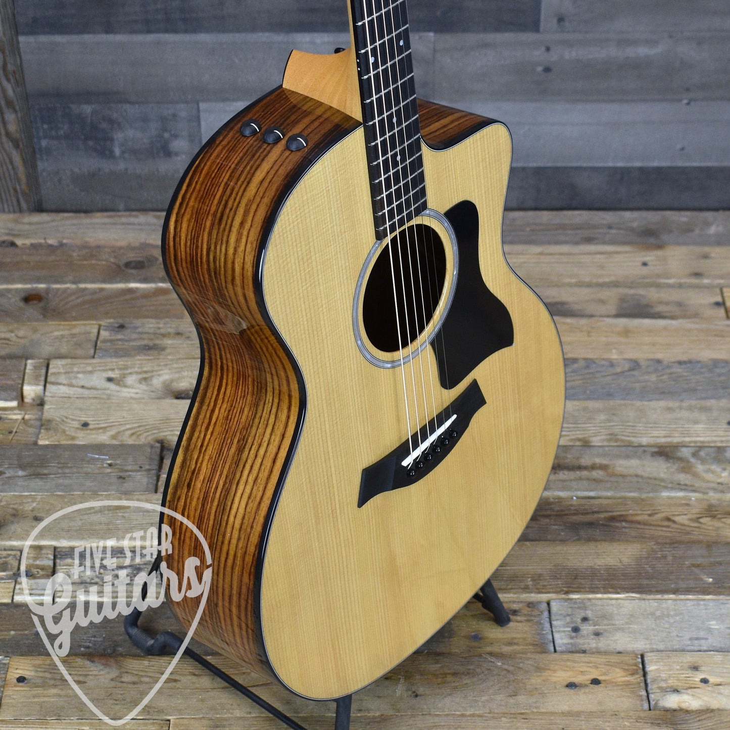 Taylor 214ce Plus with Aerocase