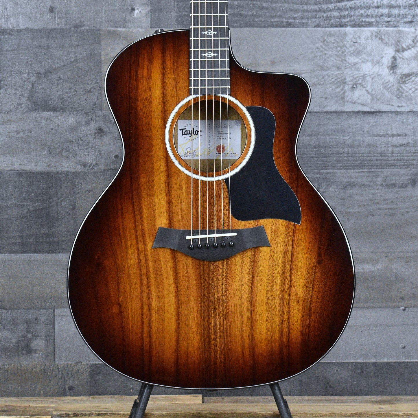 Taylor 224ce-K DLX 2024 - Shaded Edgeburst with Hard Shell Case