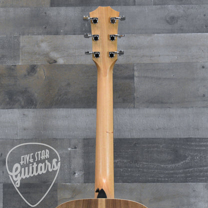 Taylor Academy 10e with Gig Bag