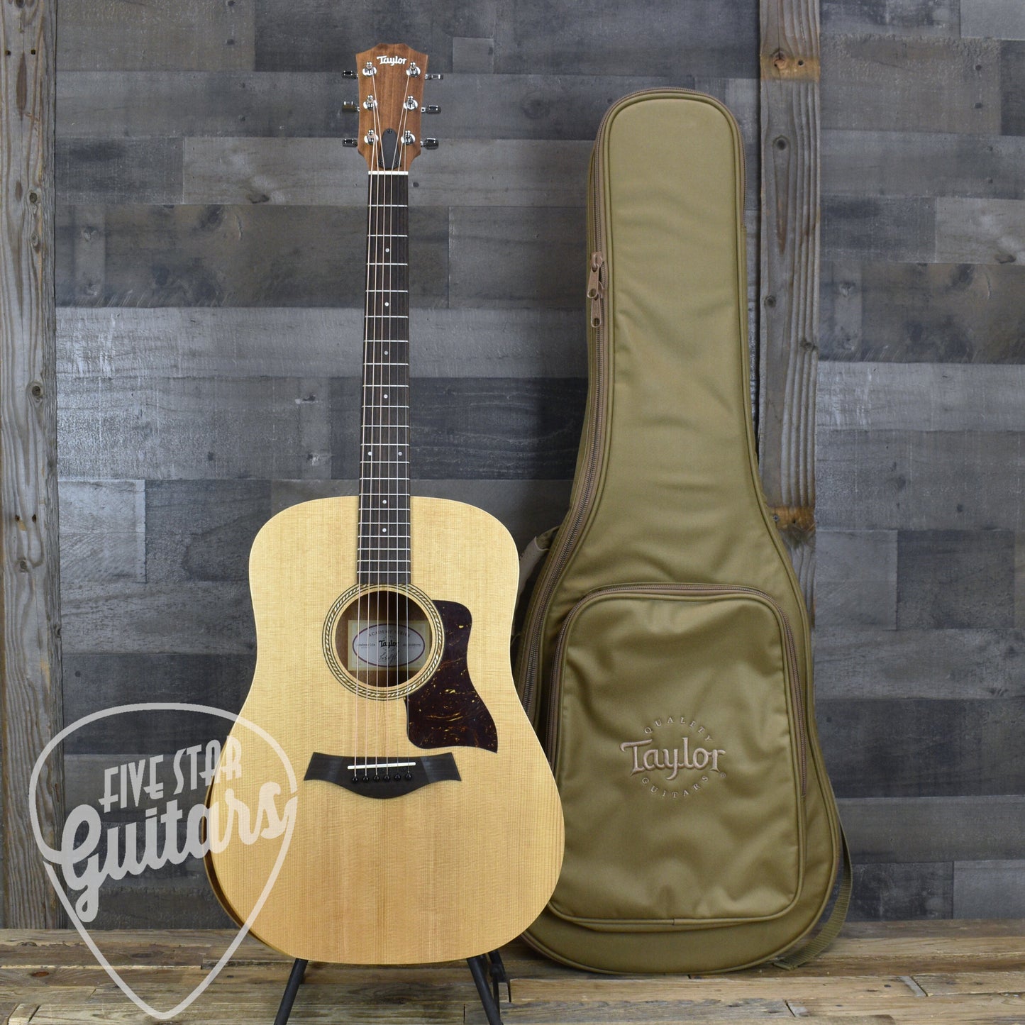 Taylor Academy 10e with Gig Bag