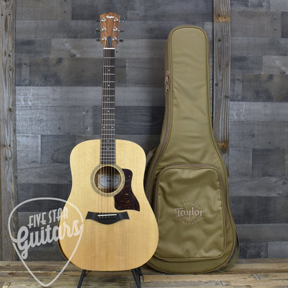 Taylor Academy 10e with Gig Bag