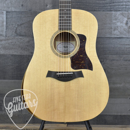 Taylor Academy 10e with Gig Bag