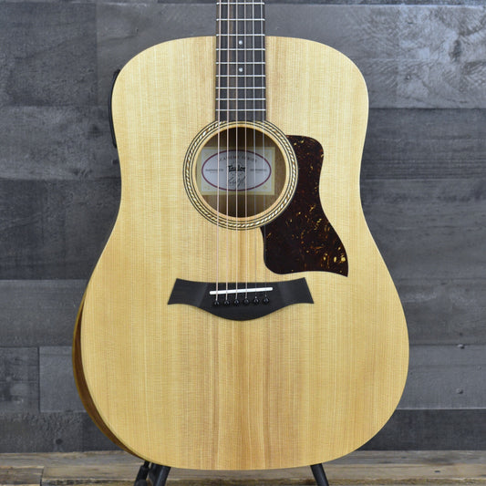 Taylor Academy 10e with Gig Bag