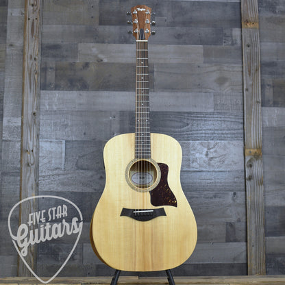 Taylor Academy 10e with Gig Bag