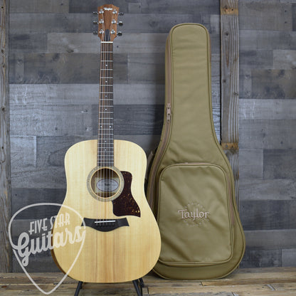 Taylor Academy 10e with Gig Bag