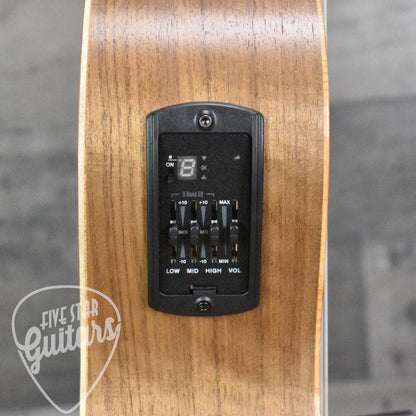 Taylor Academy 12e-N with Gig Bag