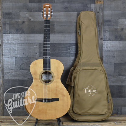 Taylor Academy 12e-N with Gig Bag