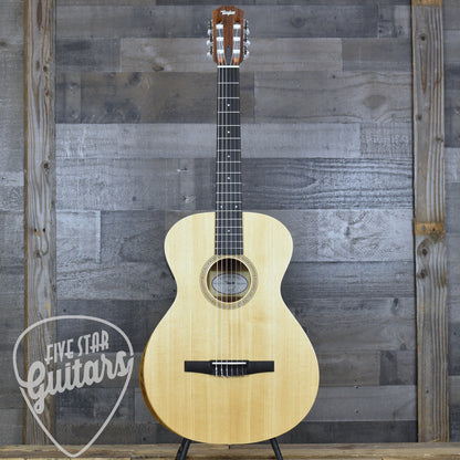 Taylor Academy 12e-N with Gig Bag