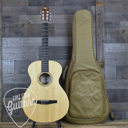 Taylor Academy 12e-N with Gig Bag