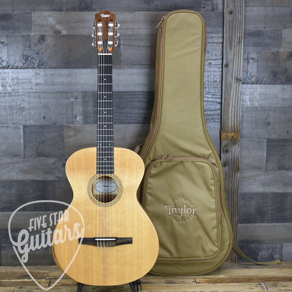 Taylor Academy 12e-N with Gig Bag