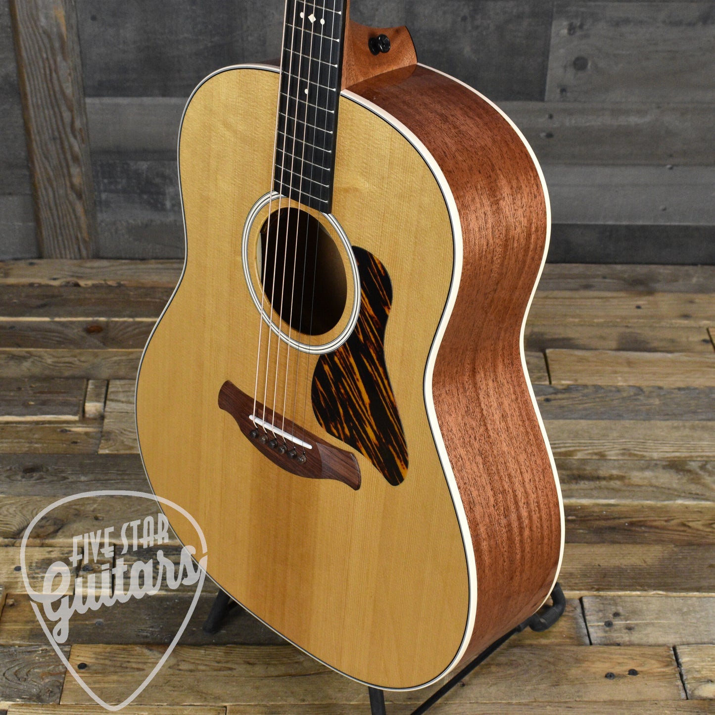 Taylor Gold Label 517e Dreadnought Acoustic Guitar - Gloss Natural Finish with Hardshell Case