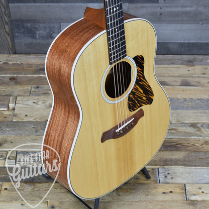 Taylor Gold Label 517e Dreadnought Acoustic Guitar - Gloss Natural Finish with Hardshell Case