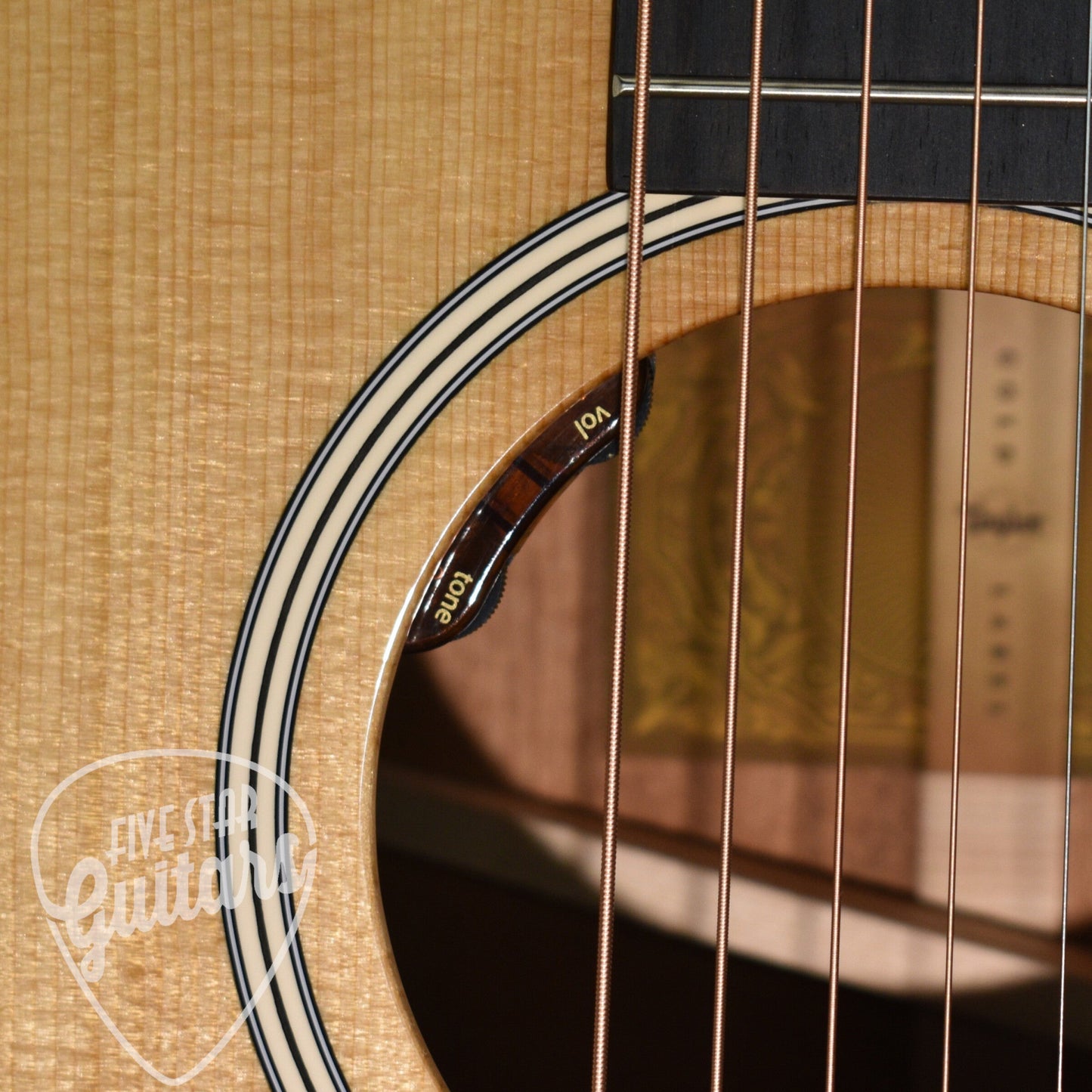 Taylor Gold Label 517e Dreadnought Acoustic Guitar - Gloss Natural Finish with Hardshell Case