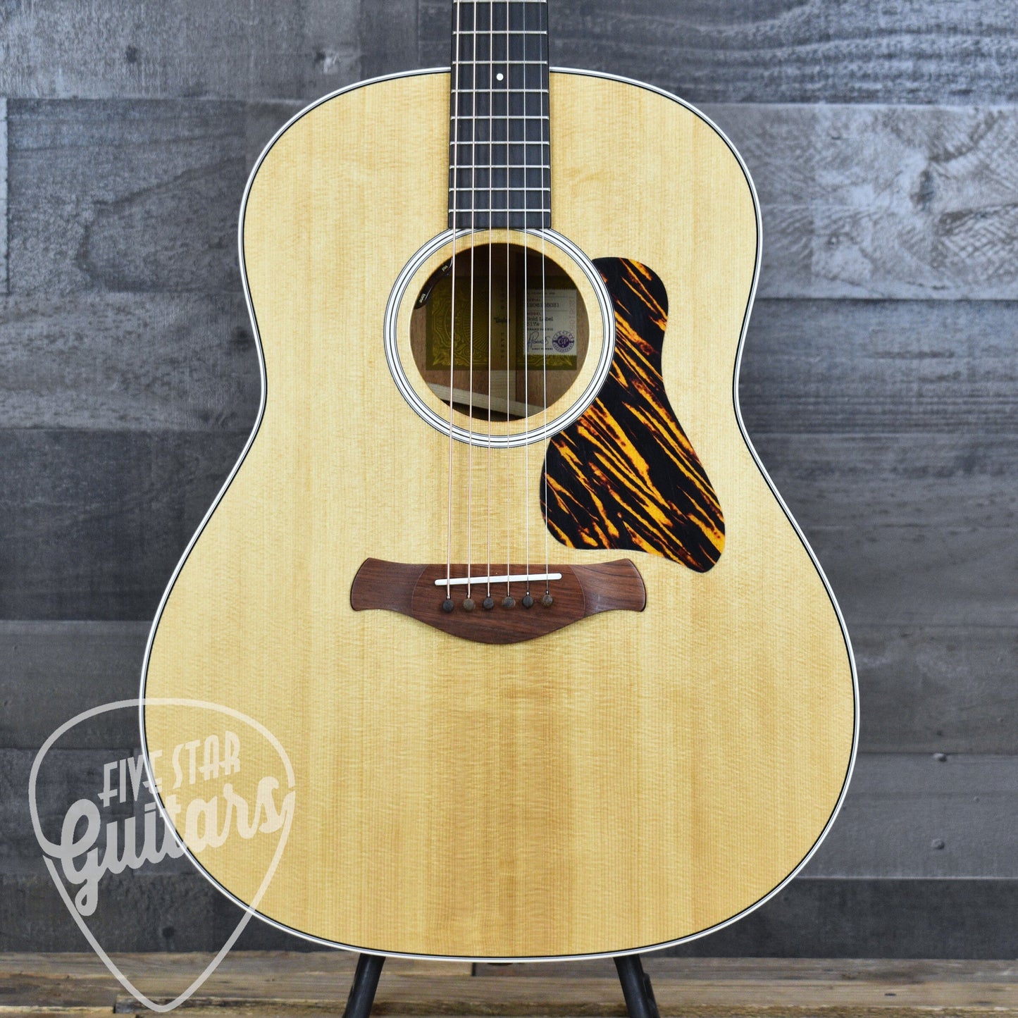 Taylor Gold Label 517e Dreadnought Acoustic Guitar - Gloss Natural Finish with Hardshell Case