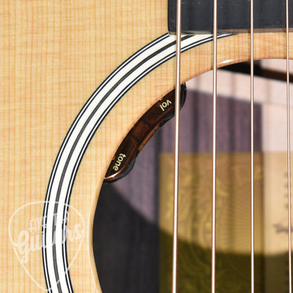 Taylor Gold Label 712e