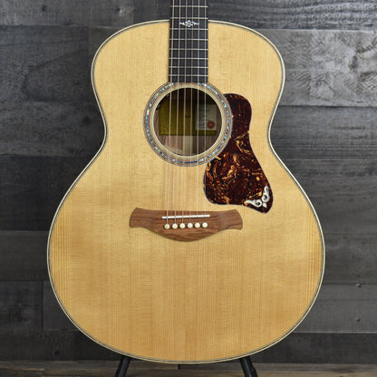 Taylor Gold Label 814e - Natural with Hardshell Case