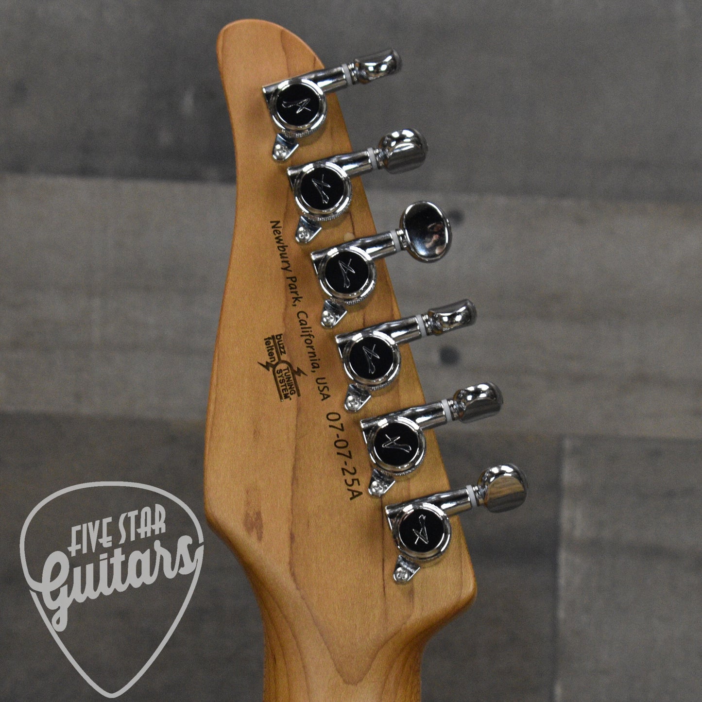Tom Anderson Icon Classic with Hardshell Case - Transparent Amber
