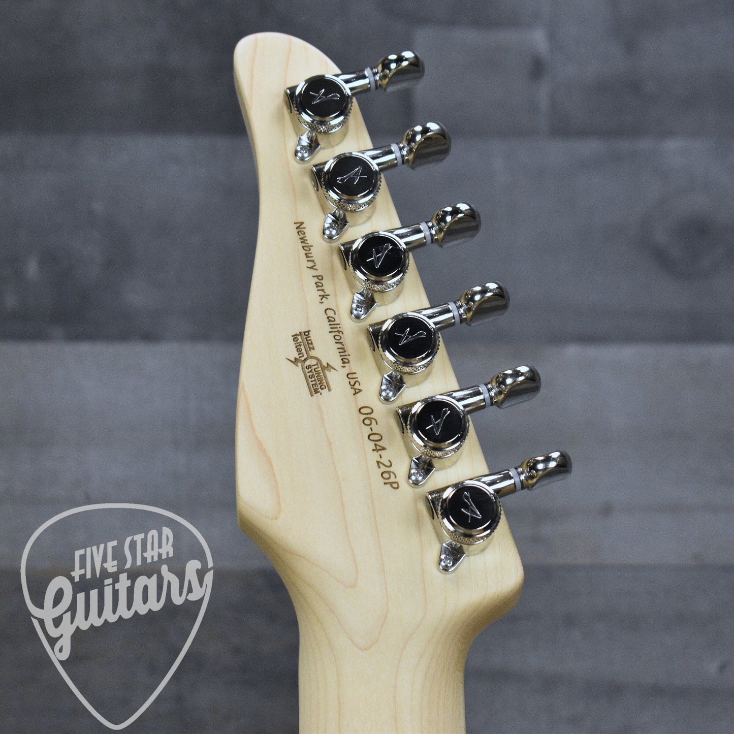 Tom Anderson Raven Classic - Big Sparkle Candy Apple Blue with Gig Bag