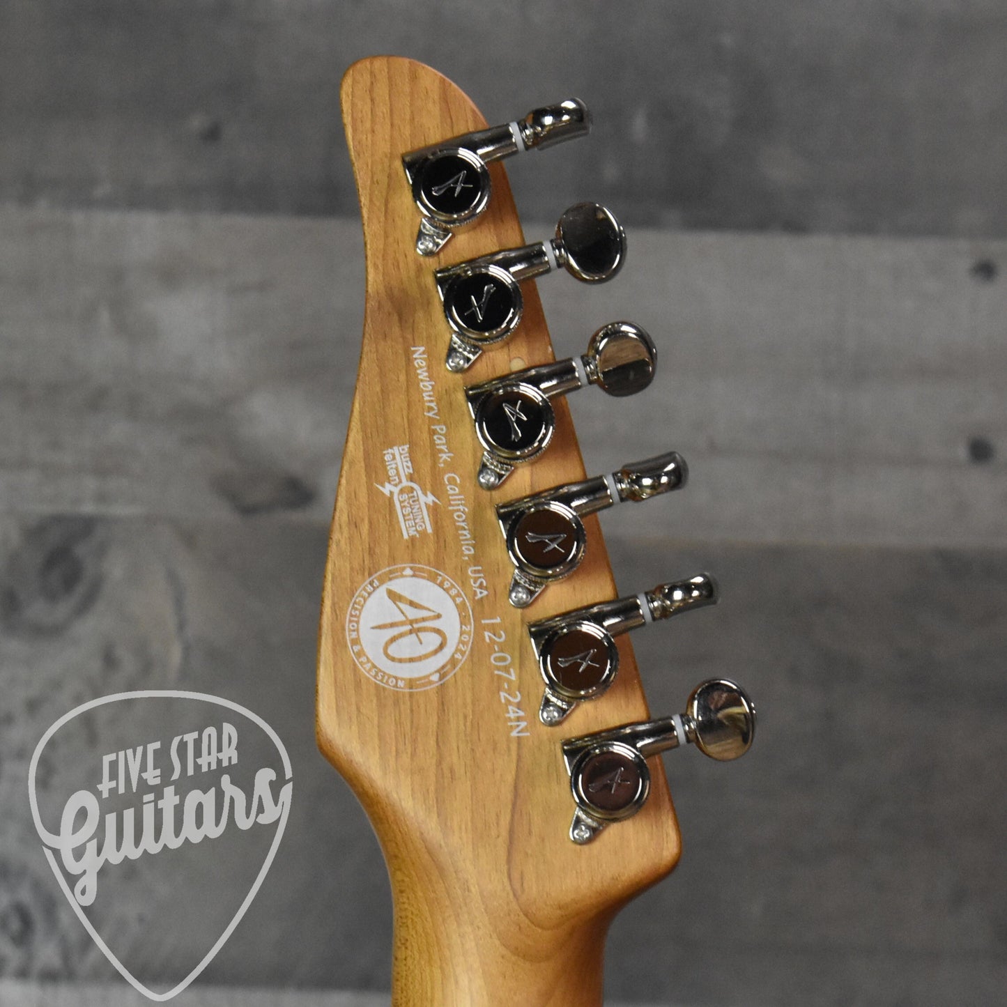 Tom Anderson T Icon - Transparent Amber to Cherry Burst with Hard Shell Case