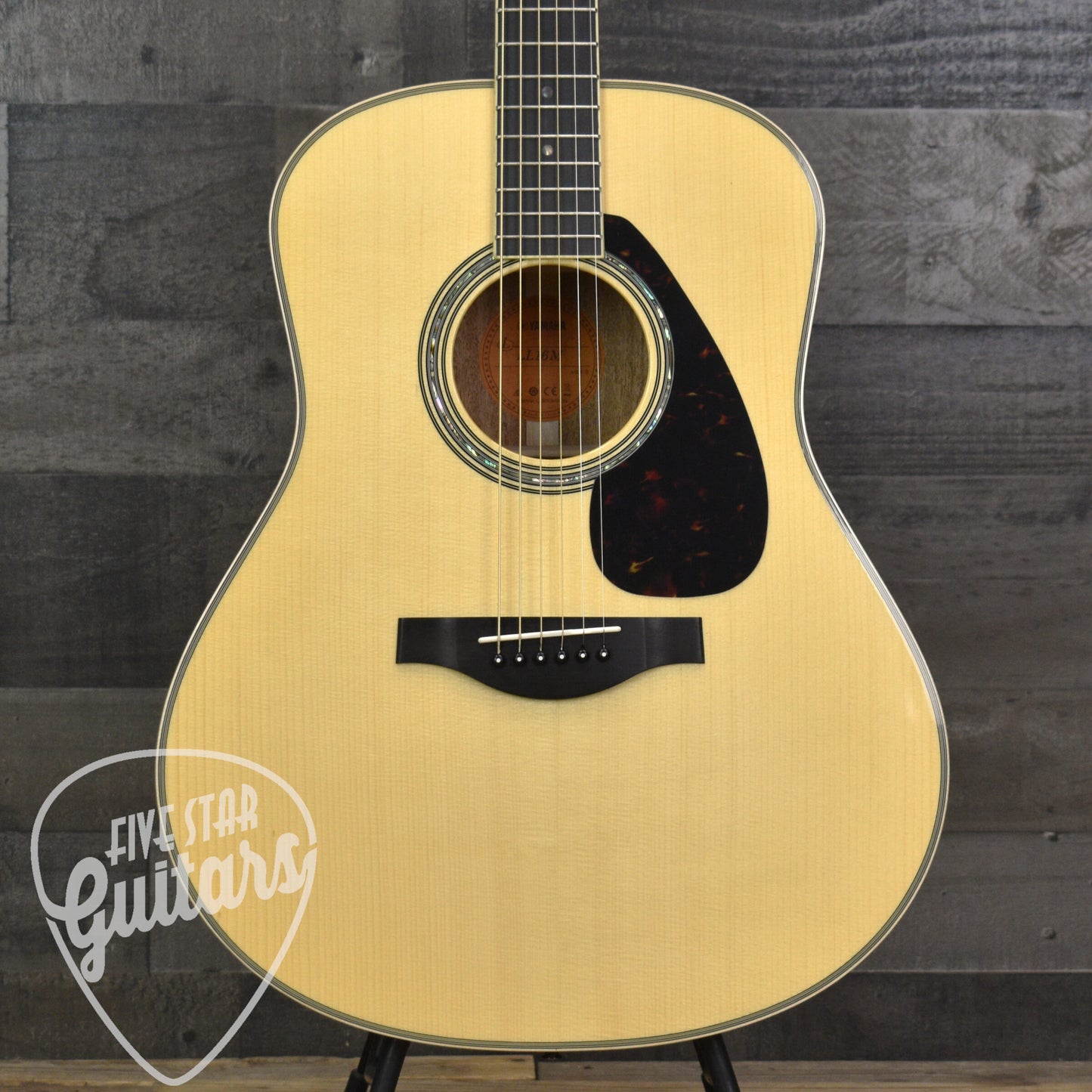 Yamaha LL16 ARE HB Jumbo Acoustic - Natural with Hard Bag